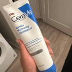 Hand holding CeraVe Gentle Hydration Conditioner 266ml tube, original dermatologist developed conditioner for sensitive scalp available in Sri Lanka